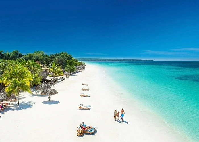 Seven Mile Beach in Negril, Jamaica
